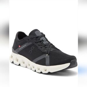 SIZE10.5 WOMEN ON CLOUD 4 A D ATLETIK SHOS